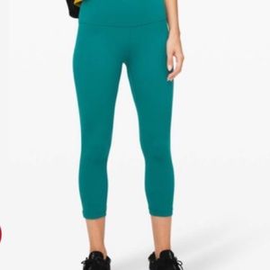 Align Crop 21” NWT sz 4